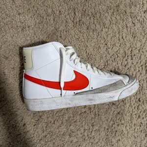 Nike Blazers ‘77 Vintage Mids “habanero red”